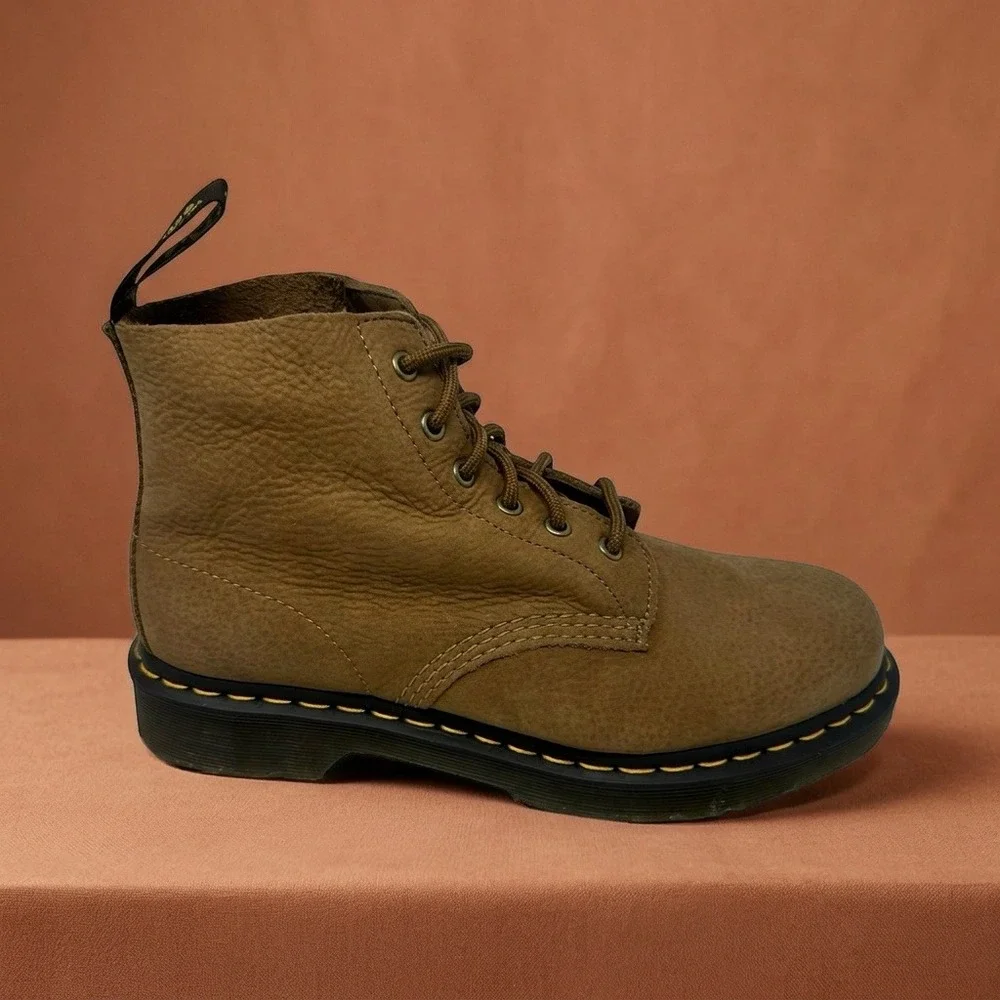 Dr. Martens 101 UB Savannah Tan Tumbled Nubuck 6-Eye Boots Mens 8 Womens 9 NIB